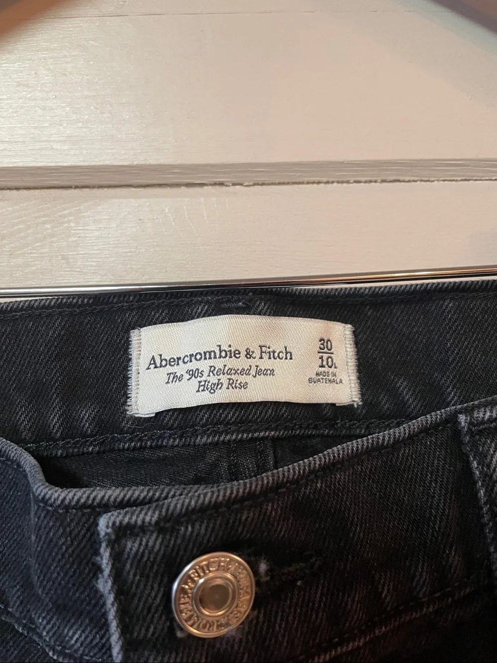 Abercrombie & Fitch 90’s  Relaxed Jean High Rise Front Slits Long Hem Size 30.